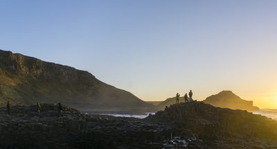tourists-giants-causeway